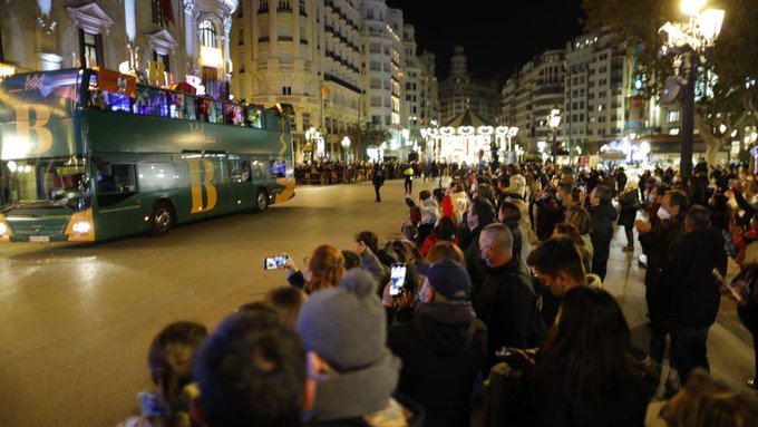 La cavalcada de Reyes de València s'ha desbordat